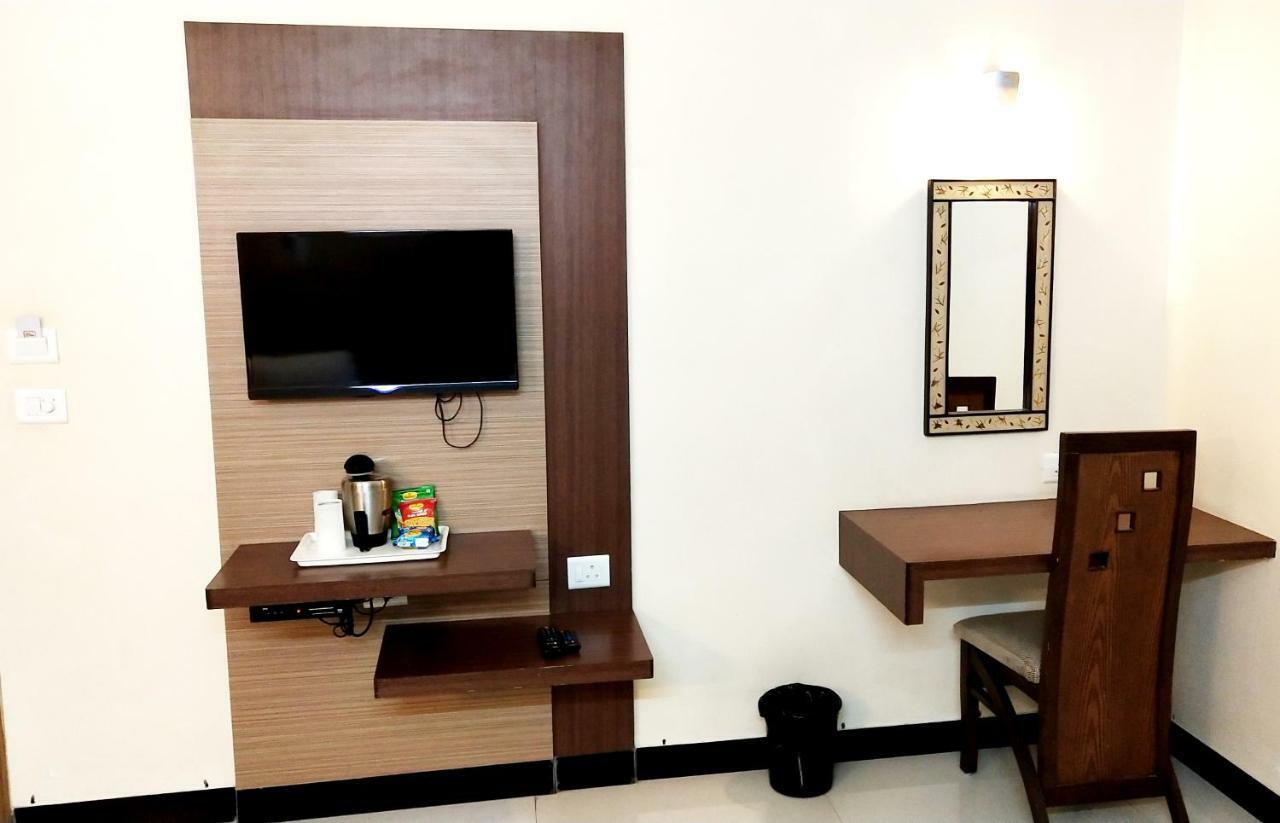 The Pioneer Hotel Visakhapatnam Exterior photo