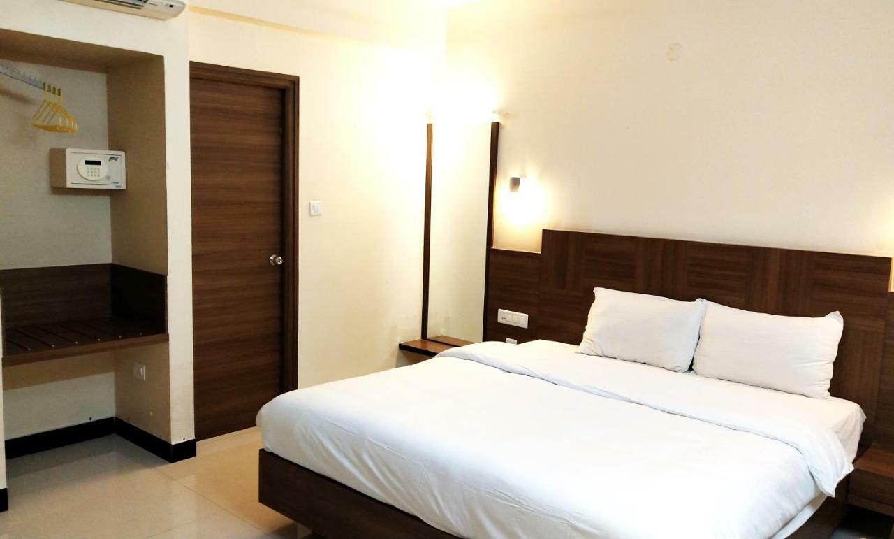 The Pioneer Hotel Visakhapatnam Exterior photo